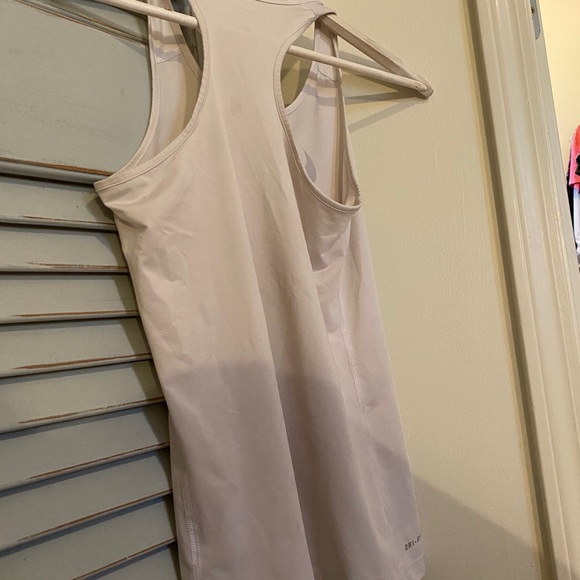 Nike Racerback Tanktop - Picture 2 of 3